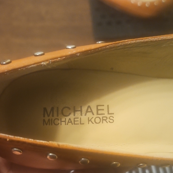 Michael Kors Women's Tan Studded Pumps - Picture 4 of 5